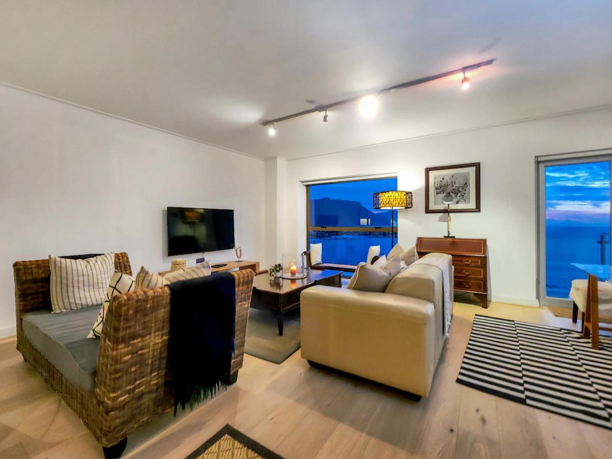 Cozy And Stylish With Exceptional Views! Apartment